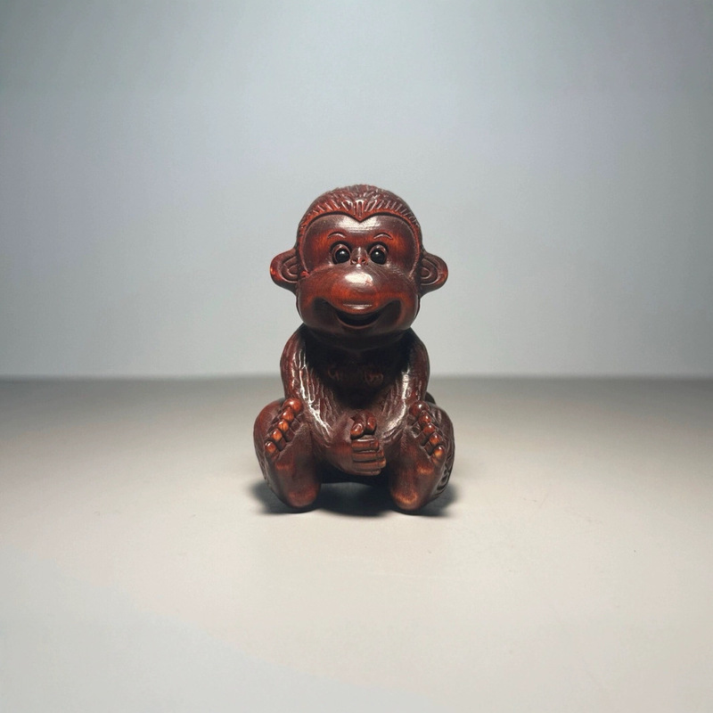 Figura de mono tallada en made - Phone Accessories Market reseña y precio